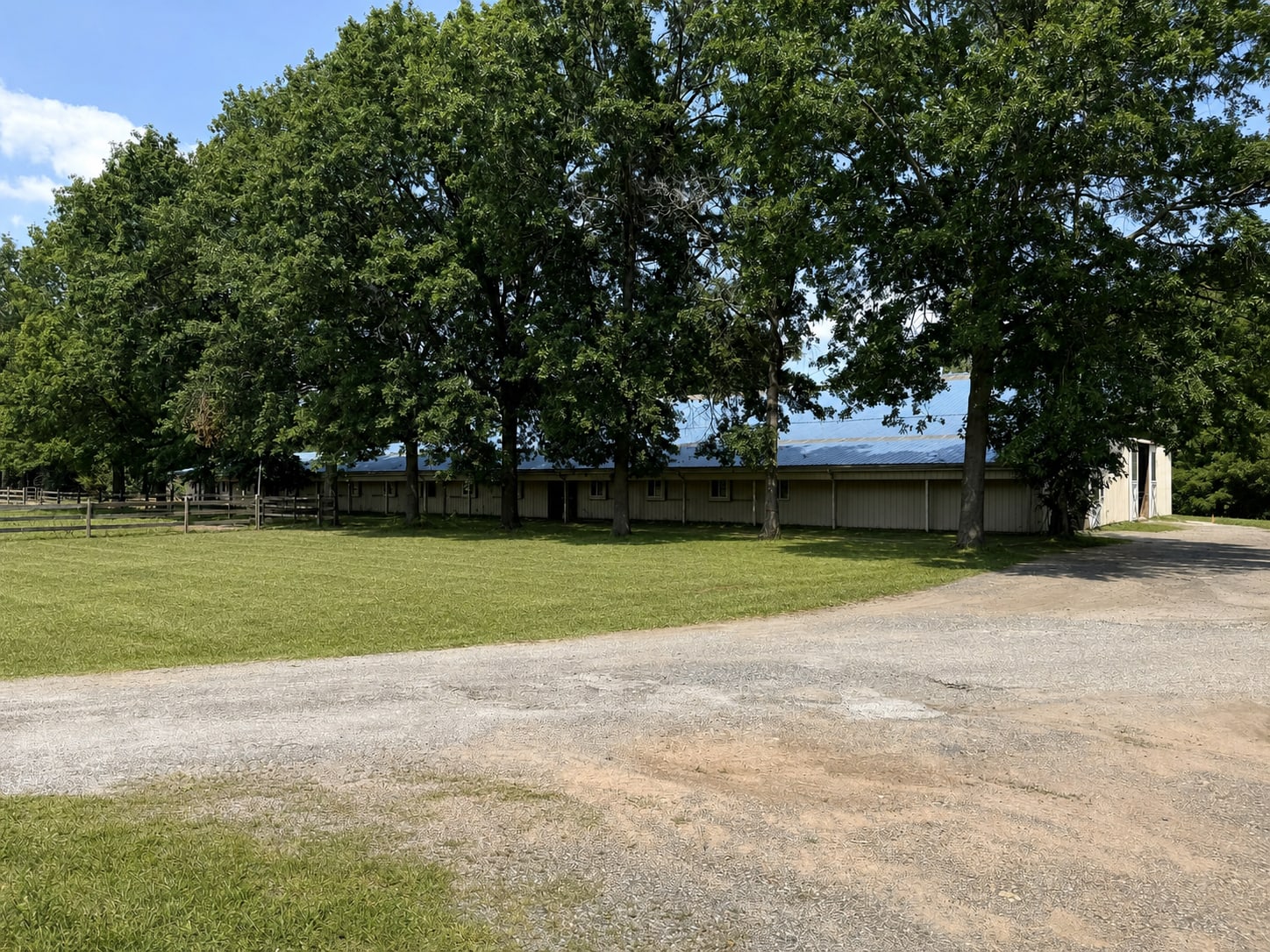 River Vu Farms barn exterior, lawn, and farm drive