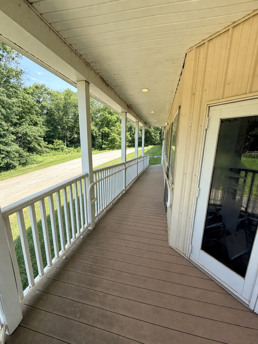 Covered viewing porch at River Vu Farms