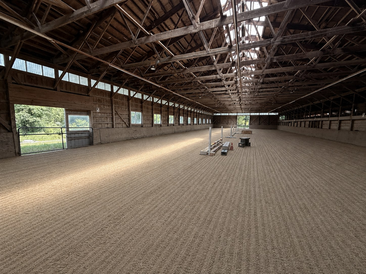 Alternate view across the River Vu Farms indoor riding arena