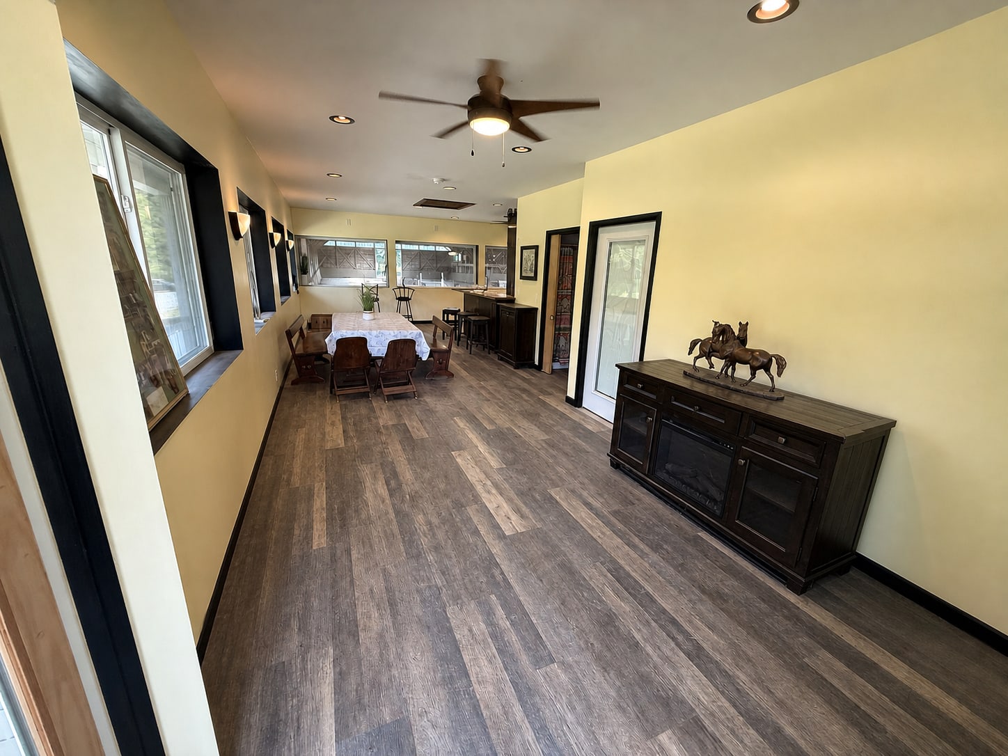 Alternate view of the River Vu Farms rider lounge